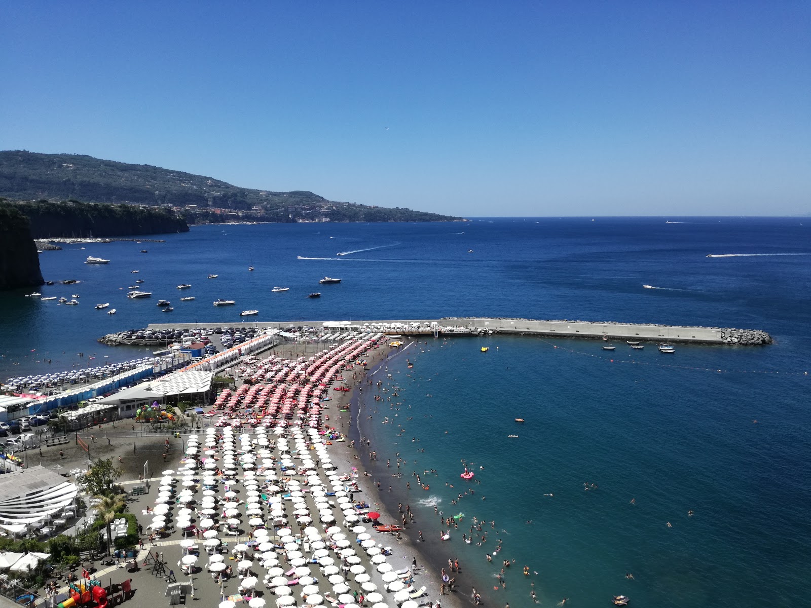 Φωτογραφία του Spiaggia di Meta με μικροί και πολλοί κόλποι
