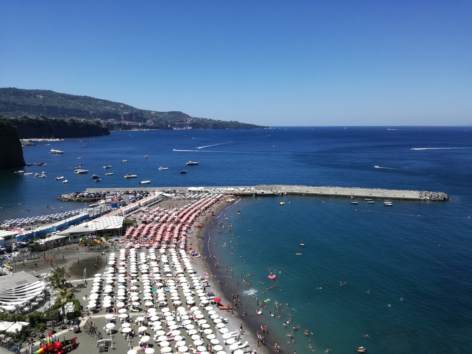 Fotografie cu Meta Beach cu nivelul de curățenie înalt