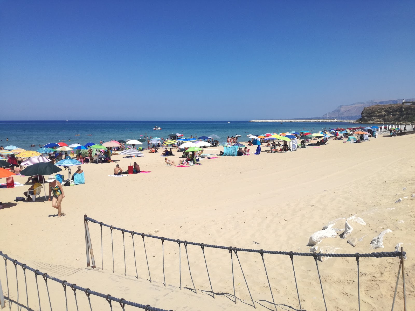 Spiaggia Di Balestrate的照片 带有宽敞的海岸