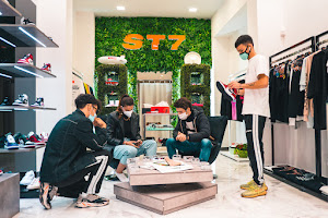 ST7 EXCLUSIVE SNEAKERS STORE