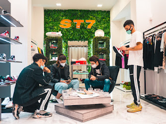 ST7 EXCLUSIVE SNEAKERS STORE