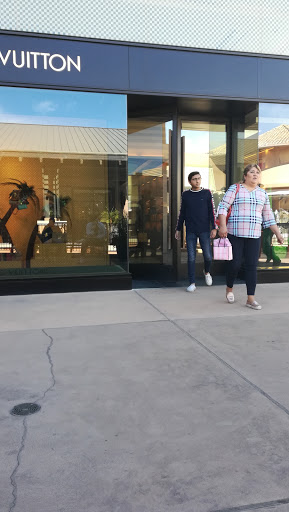 Computer Store «Apple La Encantada», reviews and photos, 2905 E Skyline Dr, Tucson, AZ 85718, USA