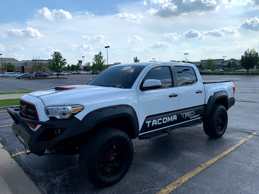 Car Wash «El Diamante Hand Car Wash & Detailing», reviews and photos, 606 S 1st St, St Charles, IL 60174, USA