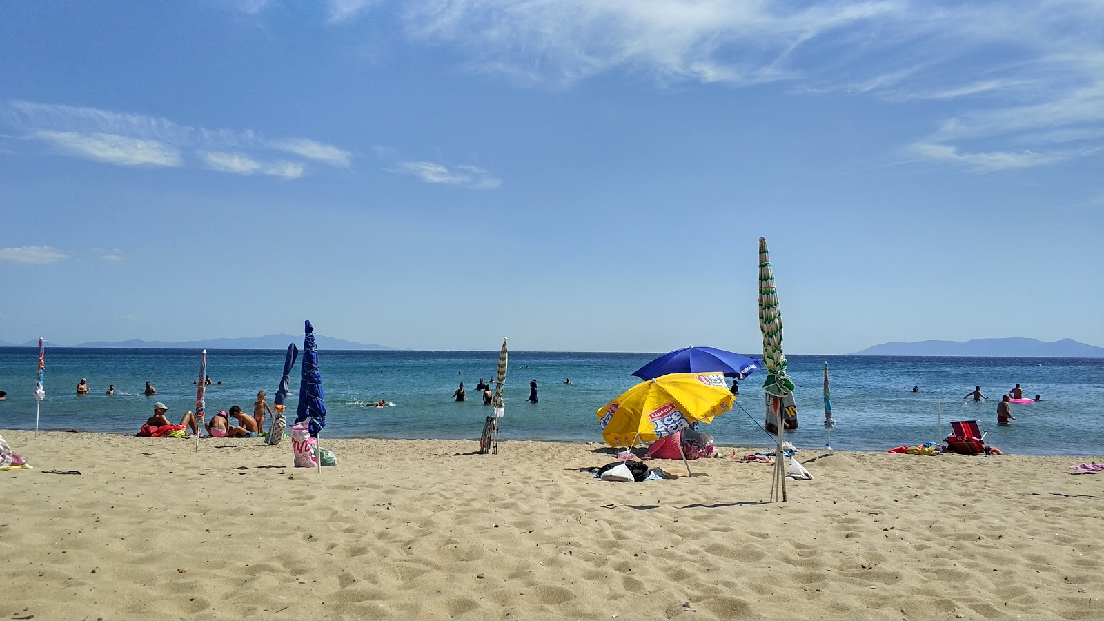 Sarimsakli beach的照片 带有碧绿色纯水表面