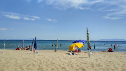 Photo de Sarimsakli beach avec rivage droit, long