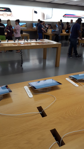 Computer Store «Apple Westfarms», reviews and photos, 500 W Farms Mall, Farmington, CT 06032, USA