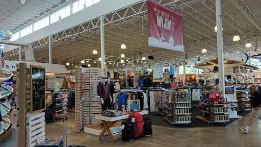 West Marine, 2401 S Andrews Ave, Fort Lauderdale, FL 33316, USA, 