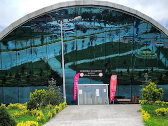Başiskele Belediyesi Yeniköy Yarı Olimpik Kapalı Yüzme Havuzu