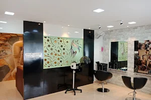 Blsh Luxury Salon & Makeover Studio image