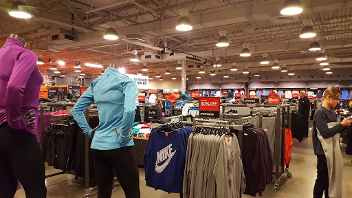 Clothing Store «Nike Factory Store», reviews and photos, 1475 N Burkhart Rd Suite C-200, Howell, MI 48855, USA