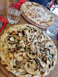 Pizza du Restaurant L'Alsacien Lyon - Bar à Flammekueche - - n°10