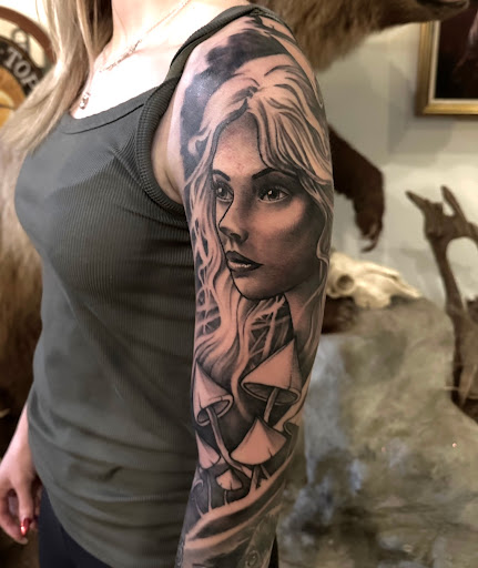 Explore clean tattoo ideas, creative tattoo ideas in Hollidaysburg, available at CREate Tattoo Studio