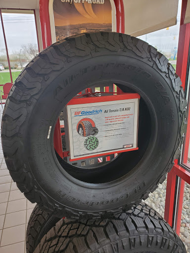 Tire Shop «Discount Tire Store - Howell, MI», reviews and photos, 3480 E Grand River Ave, Howell, MI 48843, USA
