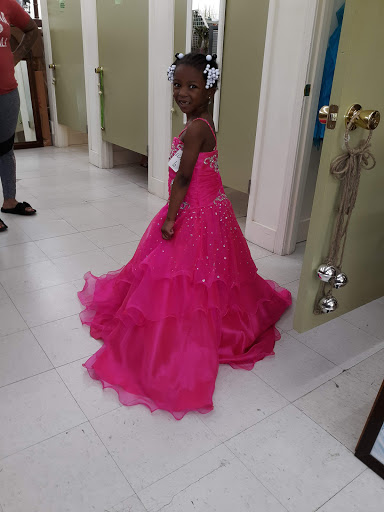 Twice As Nice Consignment Shop, 2319 University Blvd, Tuscaloosa, AL 35401, USA, 