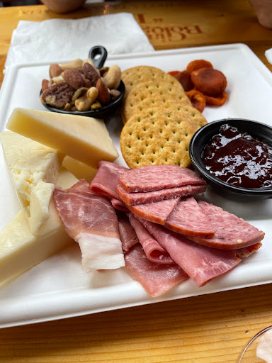 Liquor Store «The Grape Choice», reviews and photos, 9 Lakeshore Plaza, Kirkland, WA 98033, USA