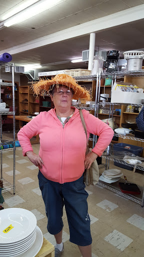 Thrift Store «Hunt and Peck Thrift Store», reviews and photos, 15 Cave St, Luray, VA 22835, USA