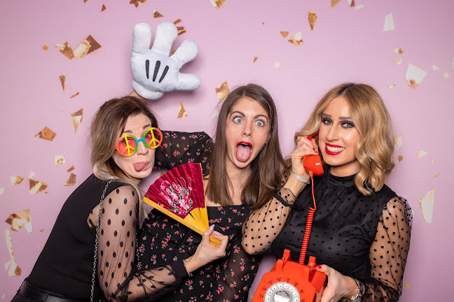 Comments and reviews of Pikabooth Photo Booth Hire
