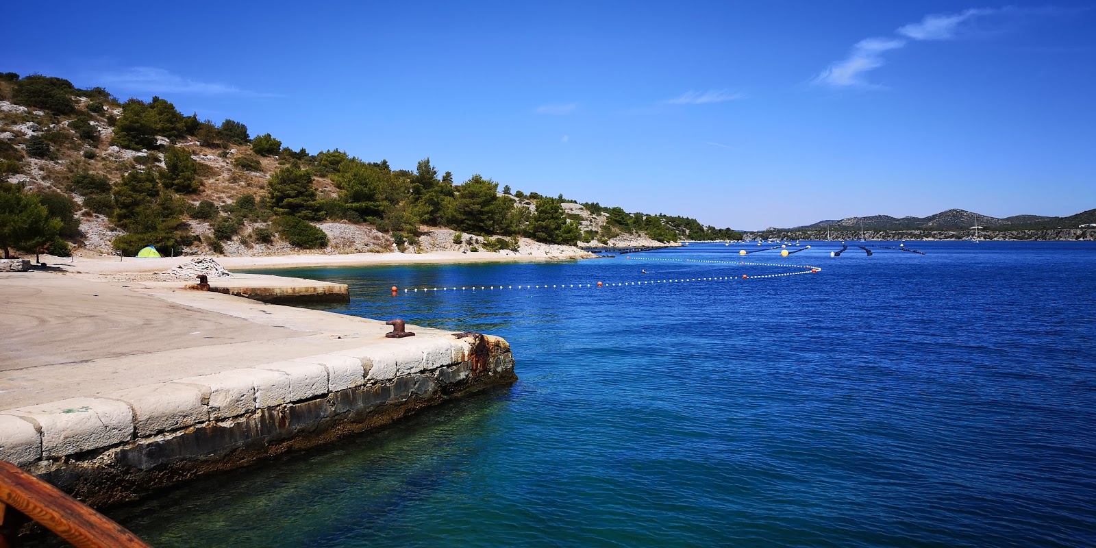 Foto von Martinska beach annehmlichkeitenbereich