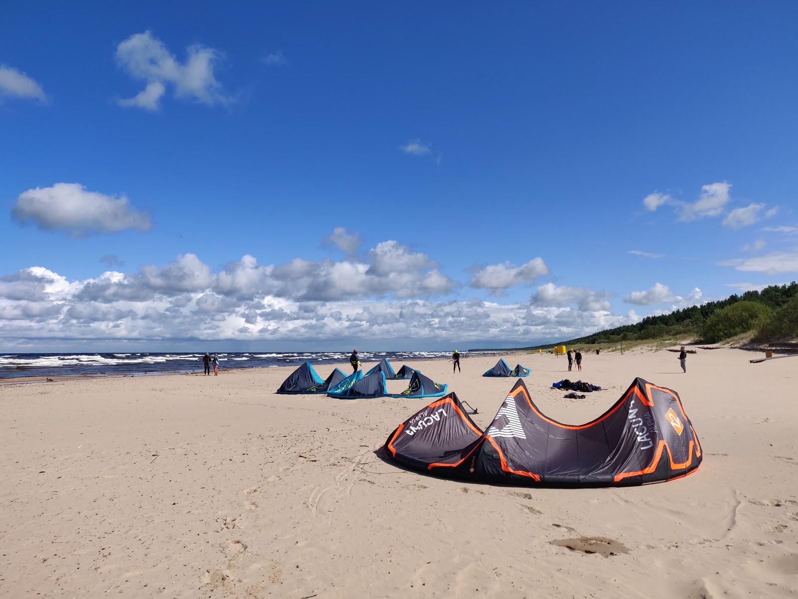 Fotografie cu Garciems beach cu o suprafață de nisip beige