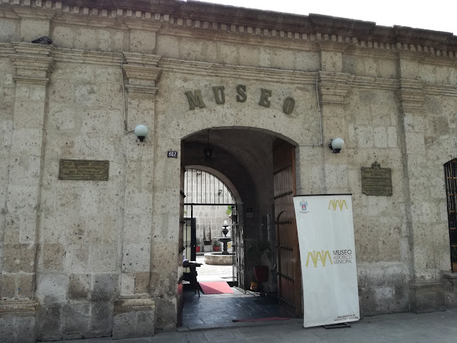 Comentarios y opiniones de Museo Histórico Municipal Guillermo Zegarra Meneses