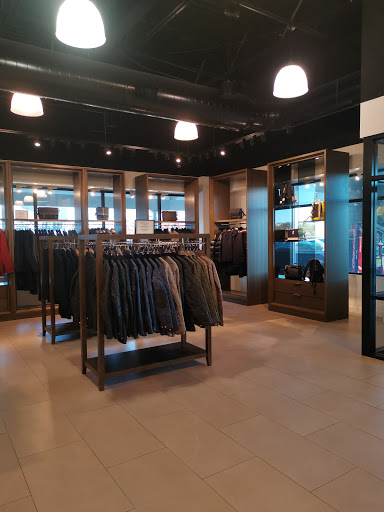 Clothing Store «Burberry Outlet», reviews and photos, 1 Outlet Blvd, Wrentham, MA 02093, USA