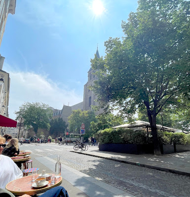 Étoile Saint-Germain-des-Prés à Paris