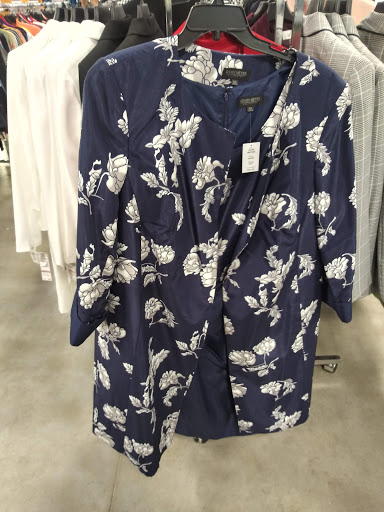 K&G Fashion Superstore, 2001 West Eight Mile RD, Detroit, MI 48203, USA, 