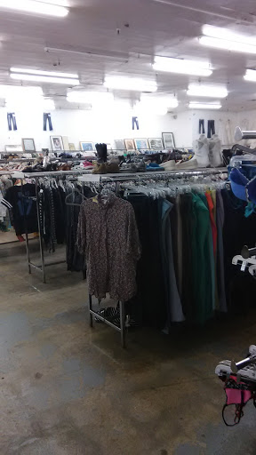 Thrift Store «Thrift Center», reviews and photos, 820 E Shields Ave, Fresno, CA 93704, USA