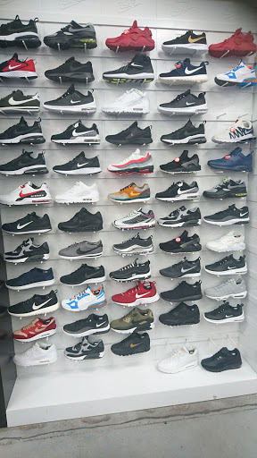 Shoe Store «Shoe Palace», reviews and photos, 8155 Camino Arroyo #13, Gilroy, CA 95020, USA