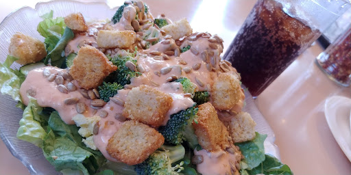 Pizza Restaurant «Round Table Pizza», reviews and photos, 821 11th St, Lakeport, CA 95453, USA