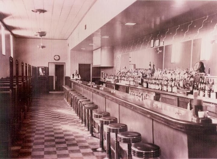 Lewis' Restaurant & Grille 02062