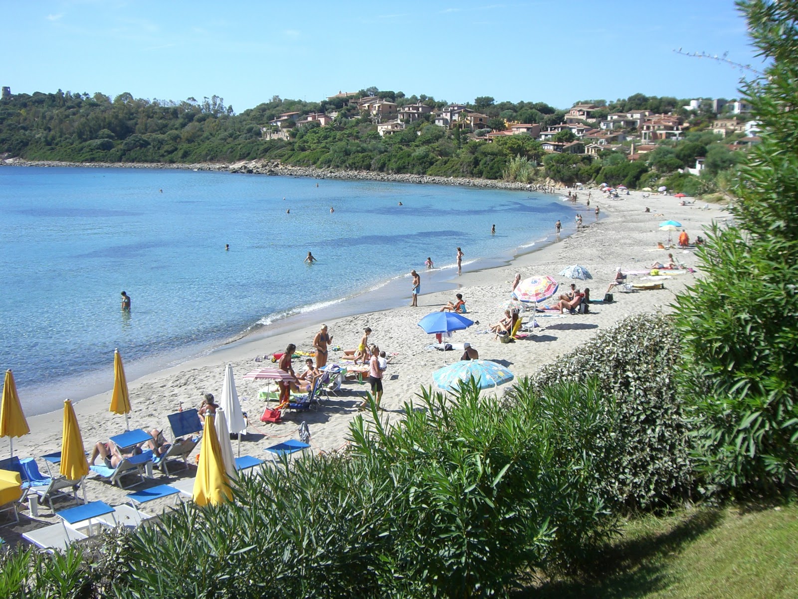 Porto Frailis的照片 带有碧绿色纯水表面