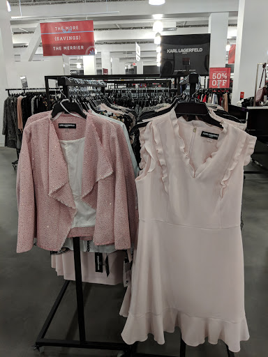 Department Store «Saks OFF 5TH», reviews and photos, 1675 Rockville Pike, Rockville, MD 20852, USA