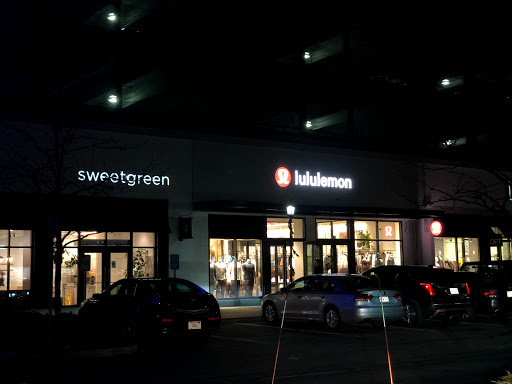 lululemon, 950 Providence Hwy, Dedham, MA 02026, USA, 
