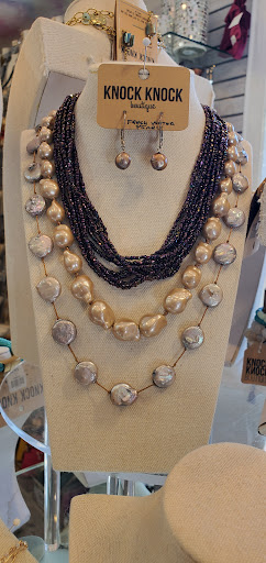 Jewelry Store «Knock Knock Boutique», reviews and photos, 110 W Chocolate Ave, Hershey, PA 17033, USA