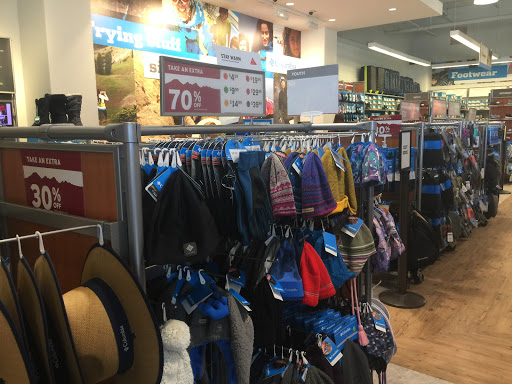 Sportswear Store «Columbia Sportswear at Tanger Outlets», reviews and photos, 455 Tanger Dr, Williamsburg, IA 52361, USA