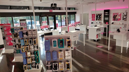 Cell Phone Store «T-Mobile», reviews and photos, 5650 Roswell Rd, Atlanta, GA 30342, USA