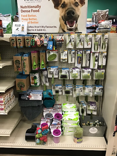 Pet Supply Store «Fang & Feather - Kenton Neighborhood Pet Supply», reviews and photos, 3131 N Lombard St, Portland, OR 97217, USA