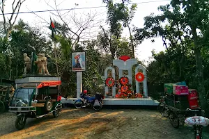C & B Bazar Shaheed Minar image