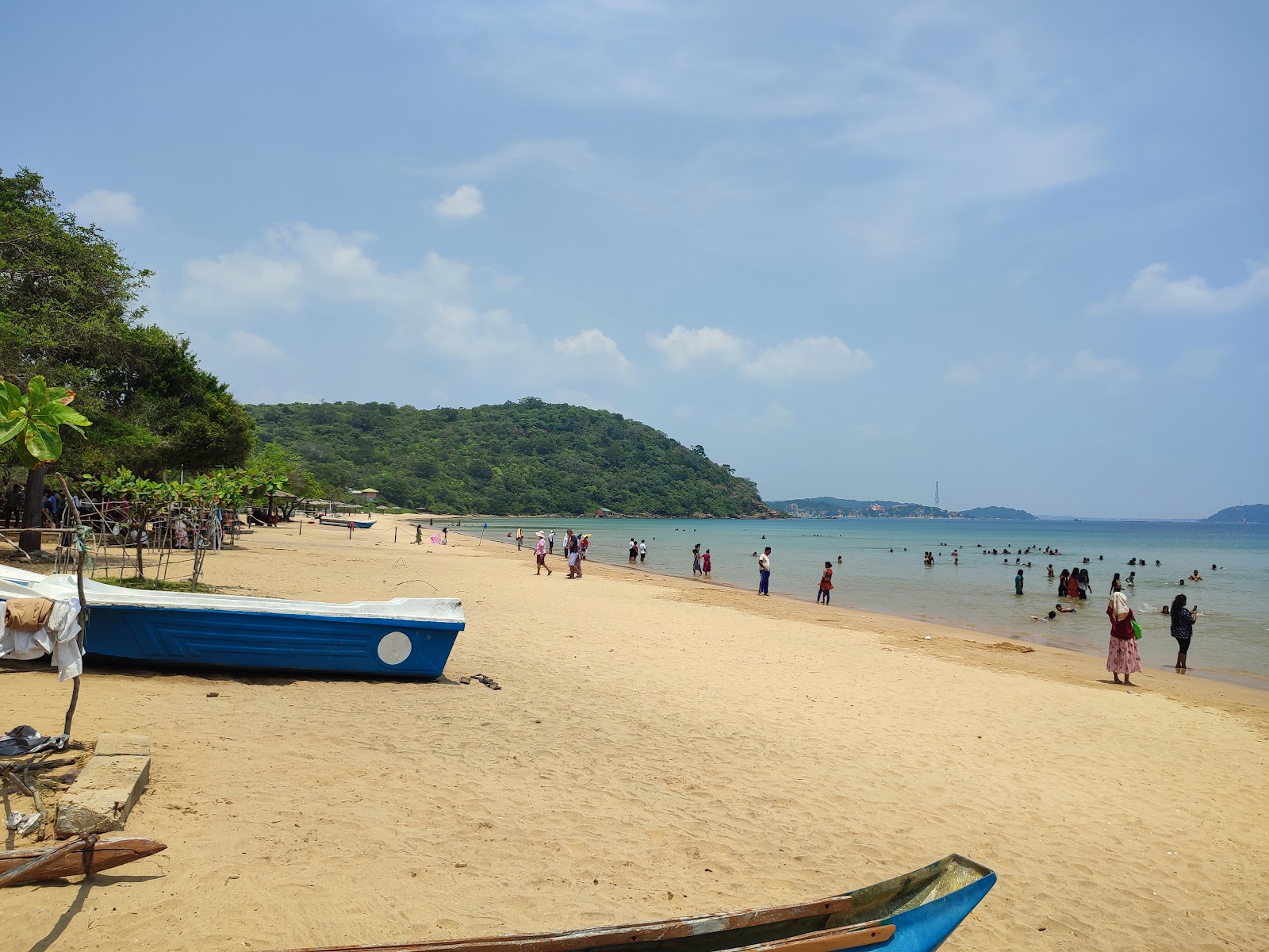Foto von Marble Beach mit beiger sand Oberfläche