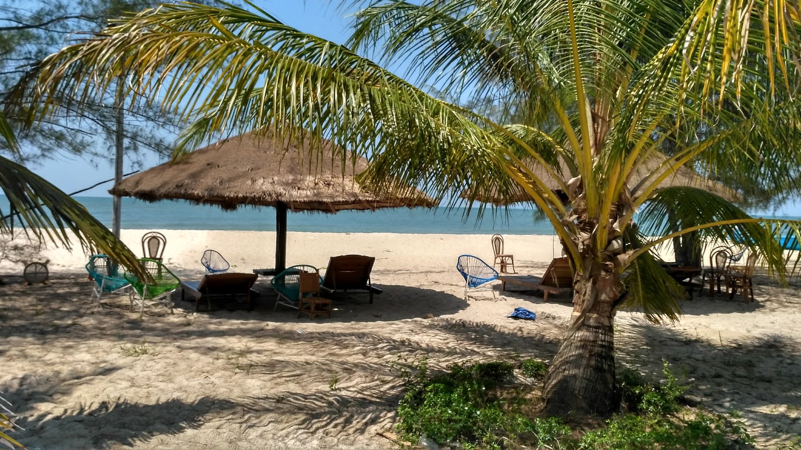 Foto de Koh Sampoch Beach - lugar popular entre os apreciadores de relaxamento