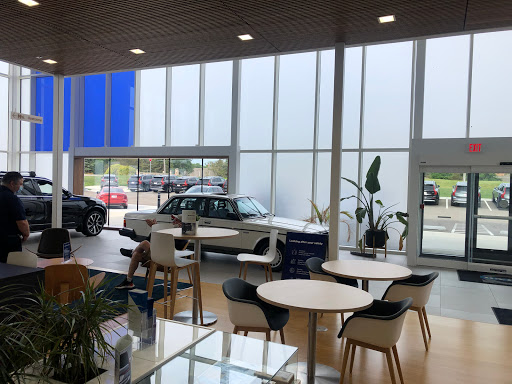 Car Dealer «McGrath Volvo Cars Barrington», reviews and photos, 300 N Hough St, Barrington, IL 60010, USA