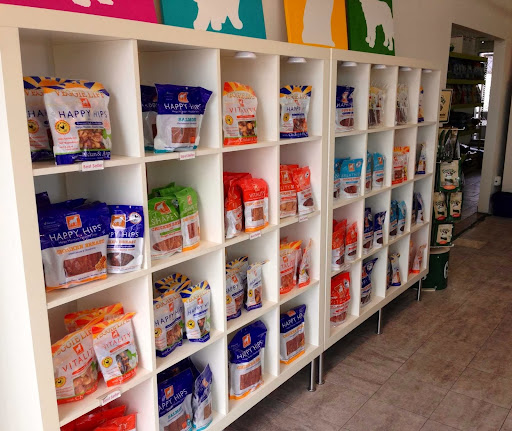 Pet Supply Store «Lucky Pet Premium Pet Food & Boutique», reviews and photos, 4115 W Olympic Blvd, Los Angeles, CA 90019, USA