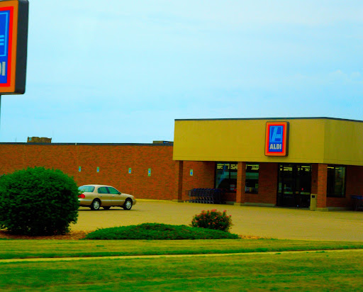 ALDI, 640 8th St, Monroe, WI 53566, USA, 