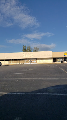 Grocery Store «Save-A-Lot», reviews and photos, 611 W Poplar St, Elizabethtown, KY 42701, USA