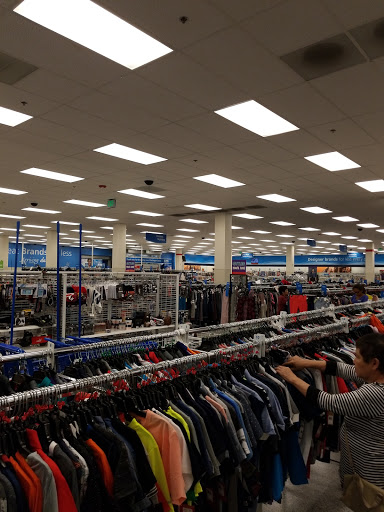 Clothing Store «Ross Dress for Less», reviews and photos, 1301 N Lewis Ave, Waukegan, IL 60085, USA