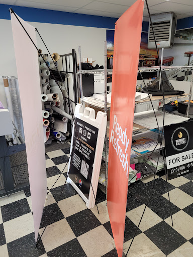 FASTSIGNS image
