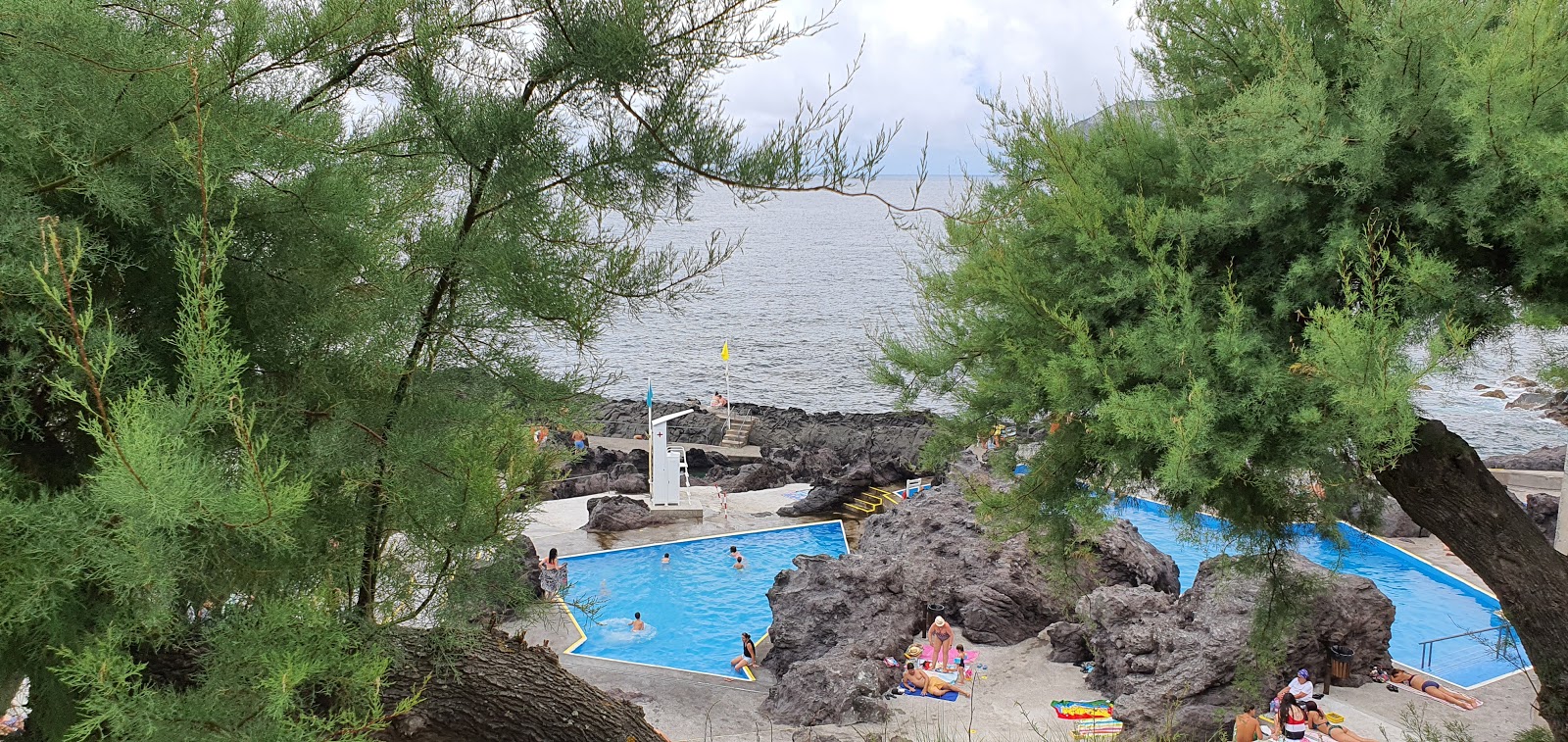 Foto av Piscinas naturais de Castelo Branco bekvämlighetsområde