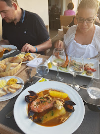 Bouillabaisse du Restaurant de fruits de mer Le Grand Baie à Hyères - n°3