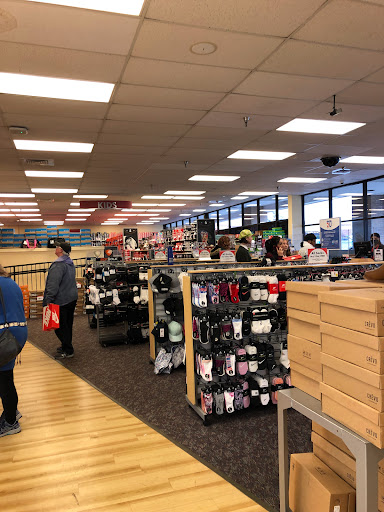 Shoe Store «Shoe Carnival», reviews and photos, 11772 W 95th St, Overland Park, KS 66214, USA